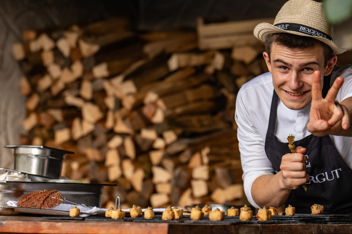 Gastro Lehre im Bergergut -  Artem als Koch