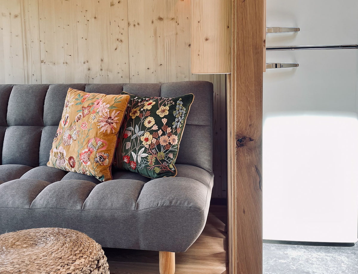 Wohnzimmer Tiny House Hotel Bergergut